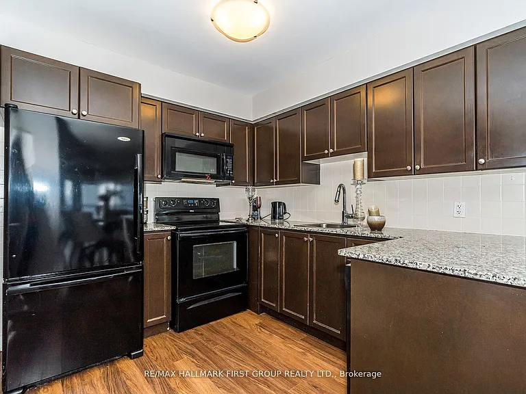 125 Village Green Sq #1409 — Photo 5