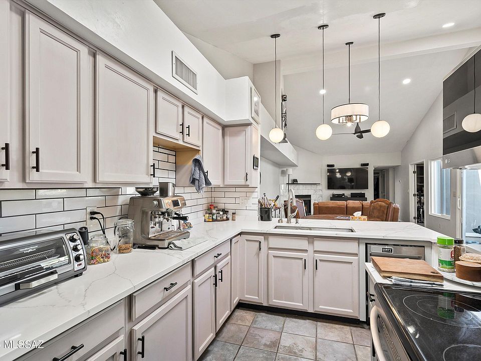 1st image of 6385 N Willowhaven Dr