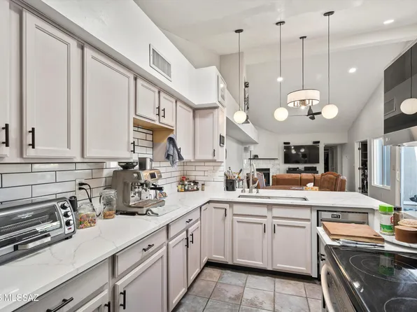 6385 N Willowhaven Dr, Tucson, AZ 85704