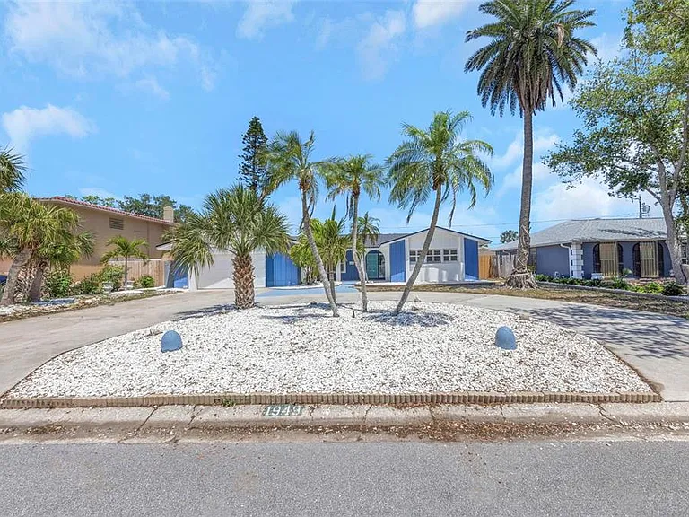 1949 Dolphin Blvd S — Photo 3