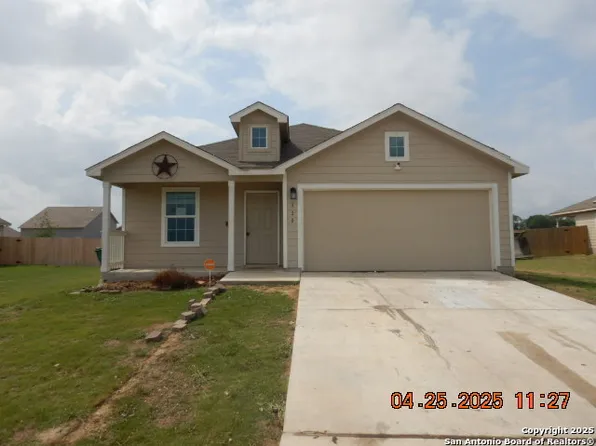 320 Agave Circle, Jourdanton, TX 78026