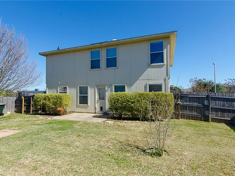 915 Churchill Farms Dr — Photo 13