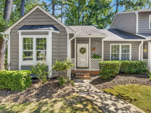 132 Lake Hollow Cir, Cary, NC 27513