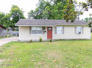707 Cherokee Rd, Greenwood, MS 38930