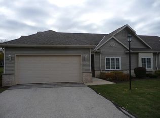 5325 S Butterfield Way #5325, Greenfield, WI 53221