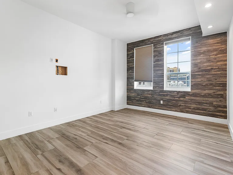 410 Evernia St #807 — Photo 8