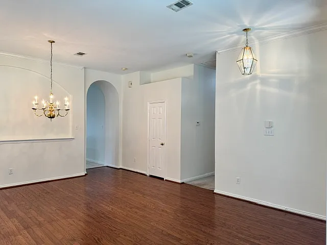 11342 Mansfield Dr — Photo 3