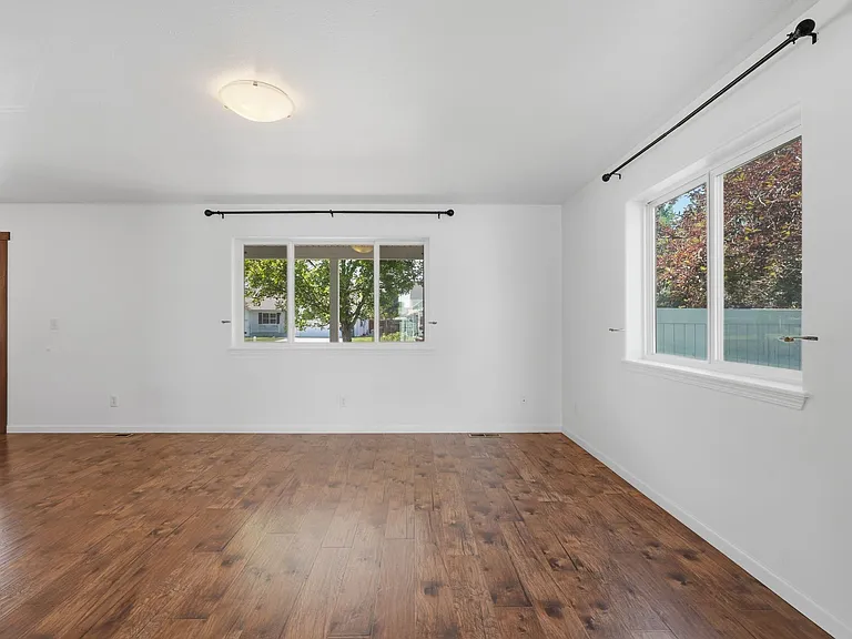 801 Dimaggio Dr — Photo 6
