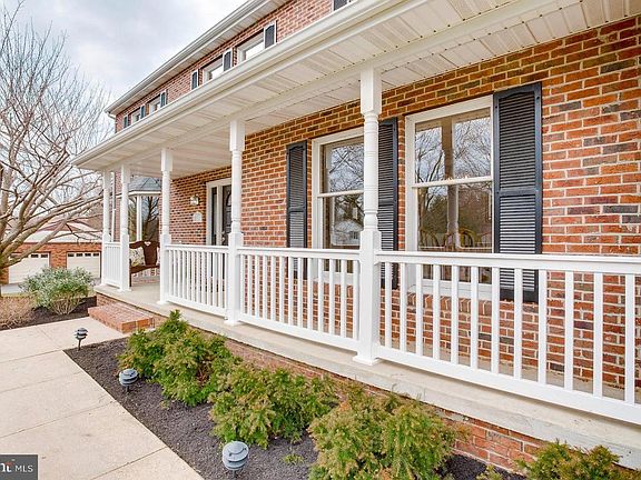3rd image of 2317 Northcliff Dr