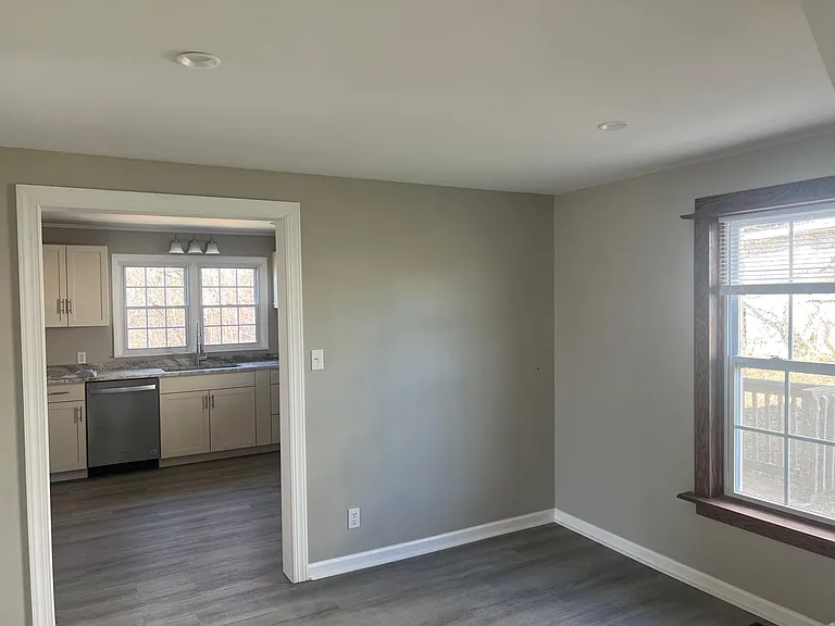 2751 Everett St — Photo 10