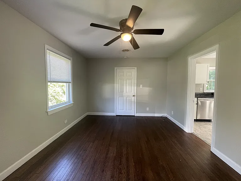 811 McCausland St — Photo 2