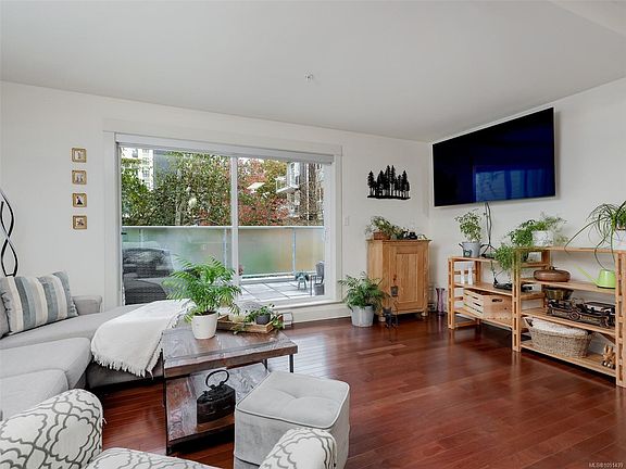 3rd image of 1315 Esquimalt Rd #210