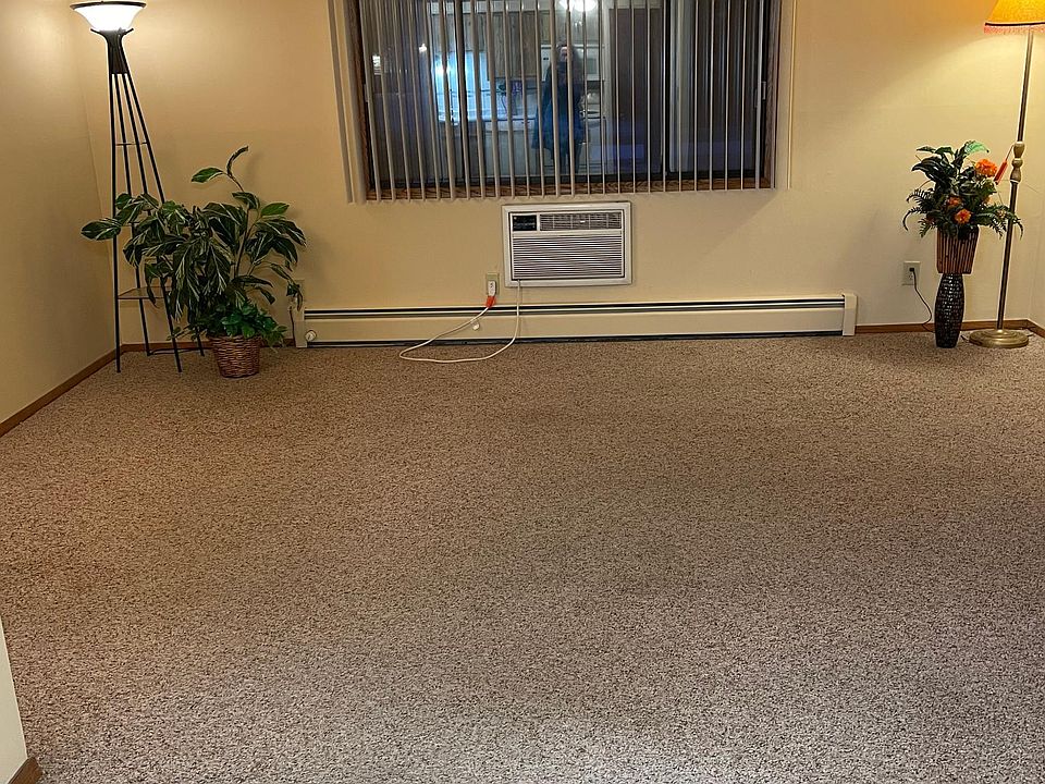NEW AC UNIT FOR SUMMER COOLING.
HEAT IS INCLUDED ALL WINTER LONG, LARGE LIVING ROOM.