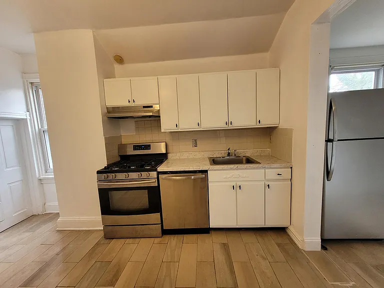 213 Lippincott Ave — Photo 16