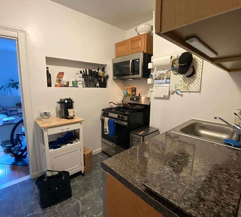 2nd image of 435 W 46th St #3FW