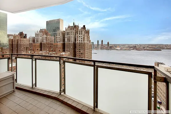 Sold by Bond New York | media 1