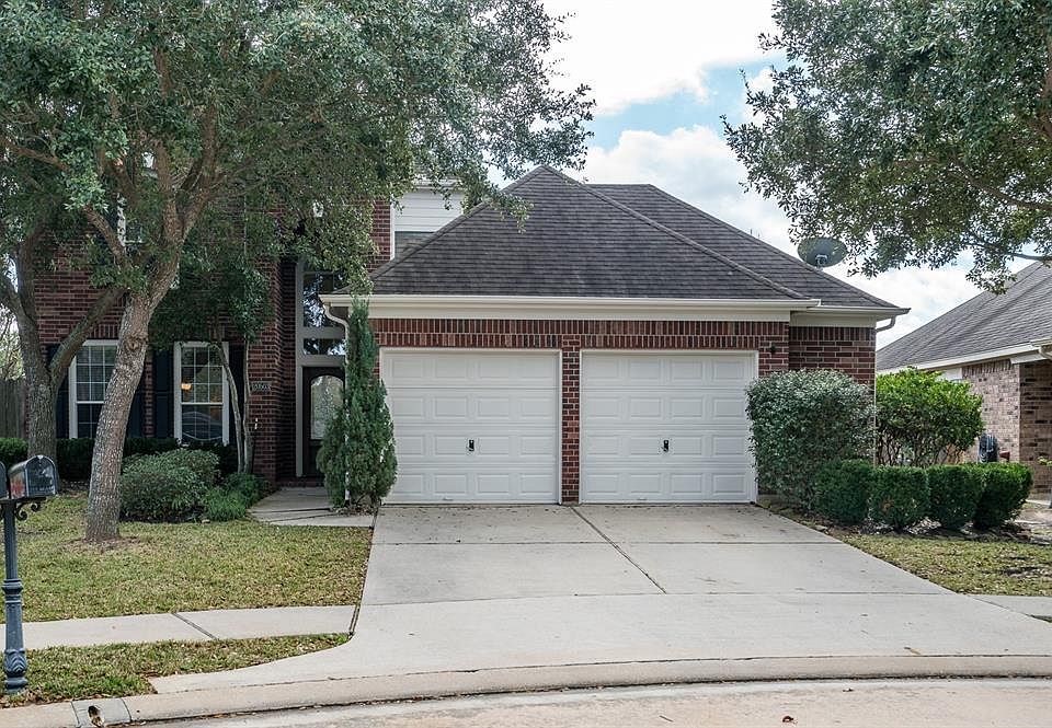Welcome to this lovely former 2-story model home located in the master planned community of Fairfield!