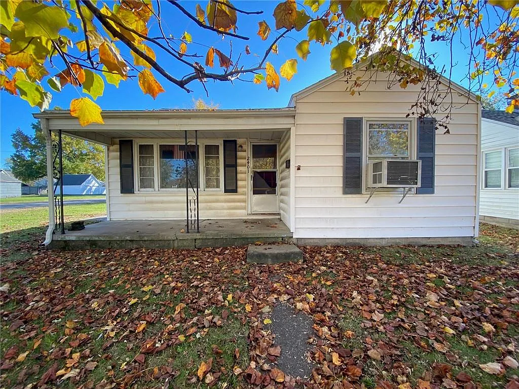 2401 Moultrie Ave photo 1
