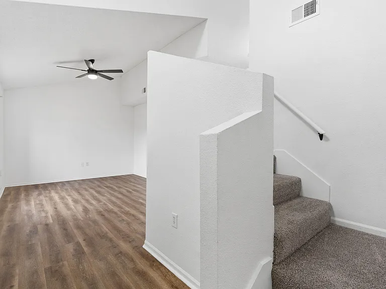 1447 E Oakwood Ln — Photo 18