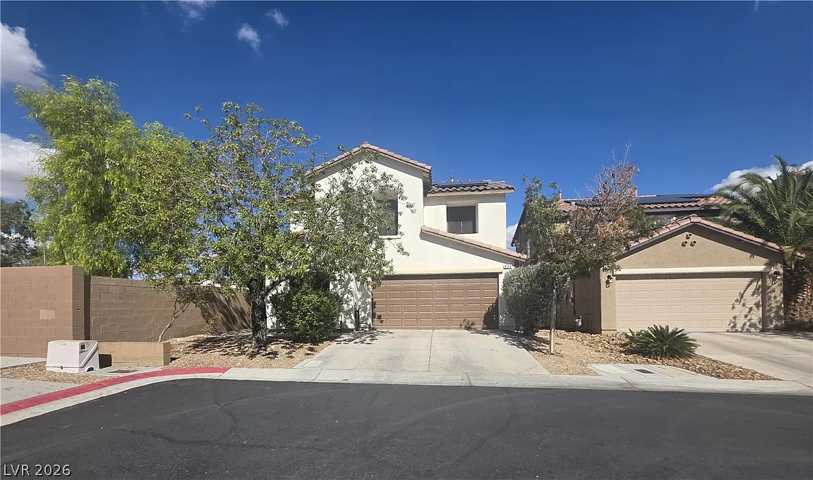 4 bed, 2.5 bath, 1596 sqft, $2,220 — Photo 1