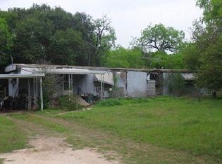 1036 Pleasant Acres Dr, Seguin, TX 78155