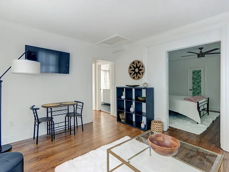 1011 E 39th St #B — Photo 11