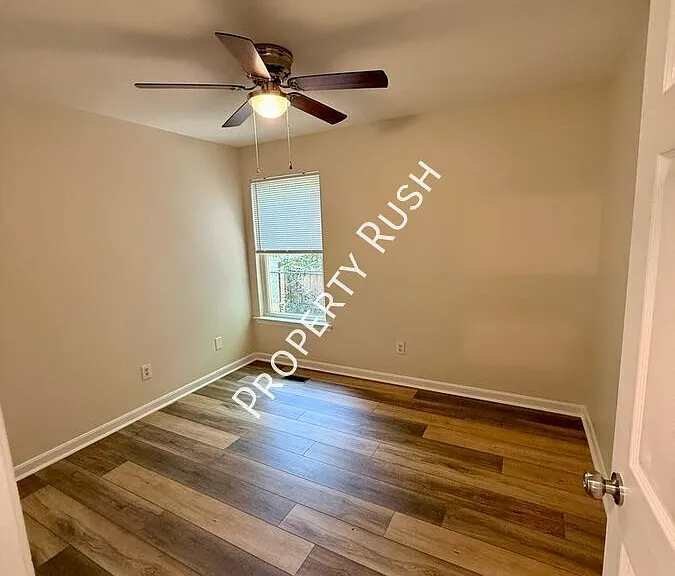 709 N Holly St — Photo 16