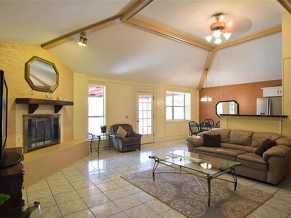 3rd image of 1111 Candlewood Dr