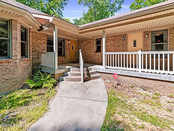 3rd image of 716 Arnold Ln