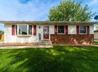 215 Locust Ave S, Hebron, IN 46341