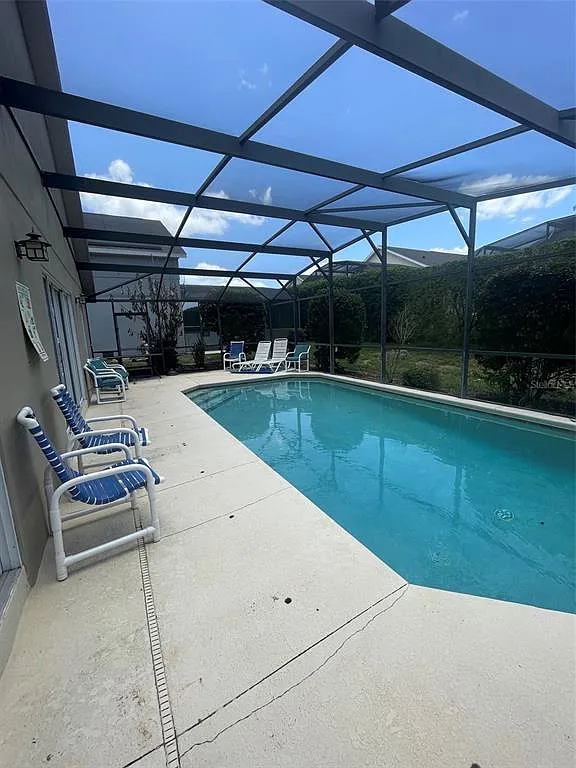 4 bed, 2.0 bath, 1502 sqft, $2,400 — Photo 2