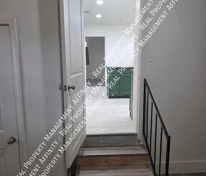 453 E Dison Ave — Photo 7