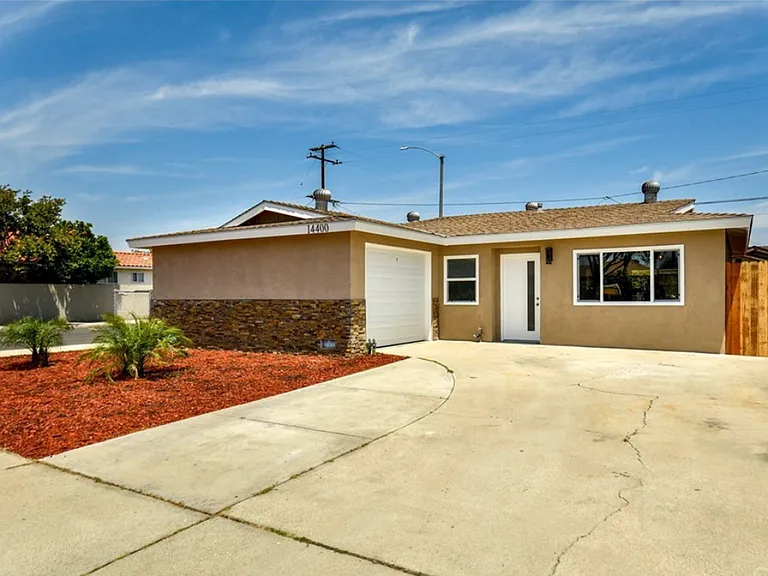 14400 Cabrillo Ave — Photo 13