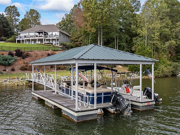 3rd image of 307 Stardust Ln