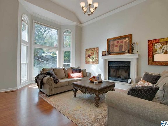 5th image of 10105 Skylark Dr SE