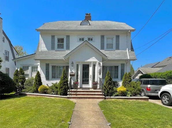 3 Berry Street, Lynbrook, NY 11563