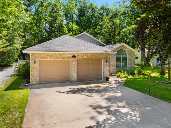 4711 Wah Wah Soo Dr, Gaylord, MI 49735