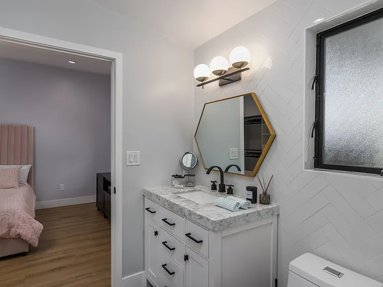 4821 Heaven Ave — Photo 15
