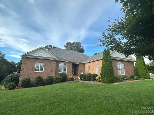 111 Merlins Way, Hudson, NC 28638