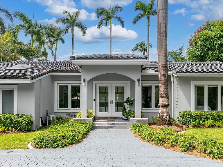 913 Coconut Dr — Photo 8