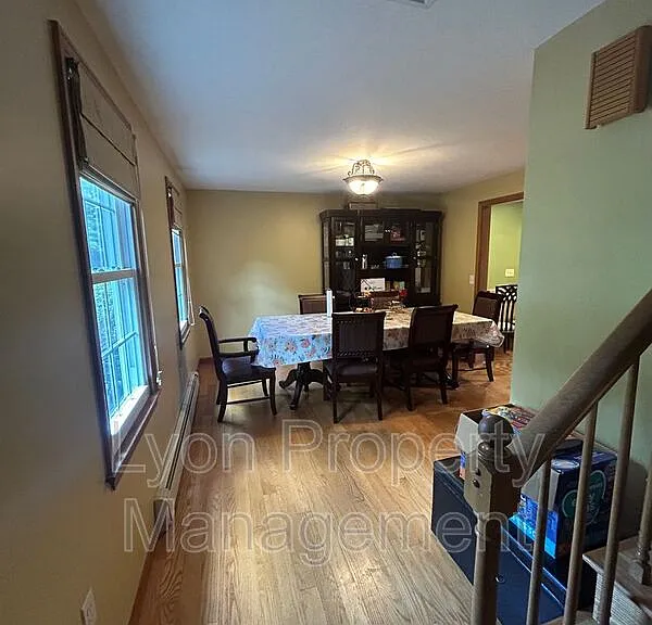 212 Tiffany St — Photo 8