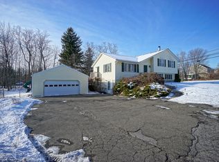 135 Hampstead Rd, Derry, NH 03038