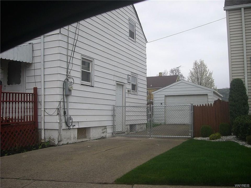 2nd image of 1717 Hyde Park Blvd