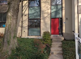 11817 Coopers Ct, Reston, VA 20191