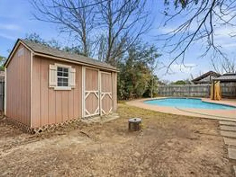 4612 Applewood Rd — Photo 30