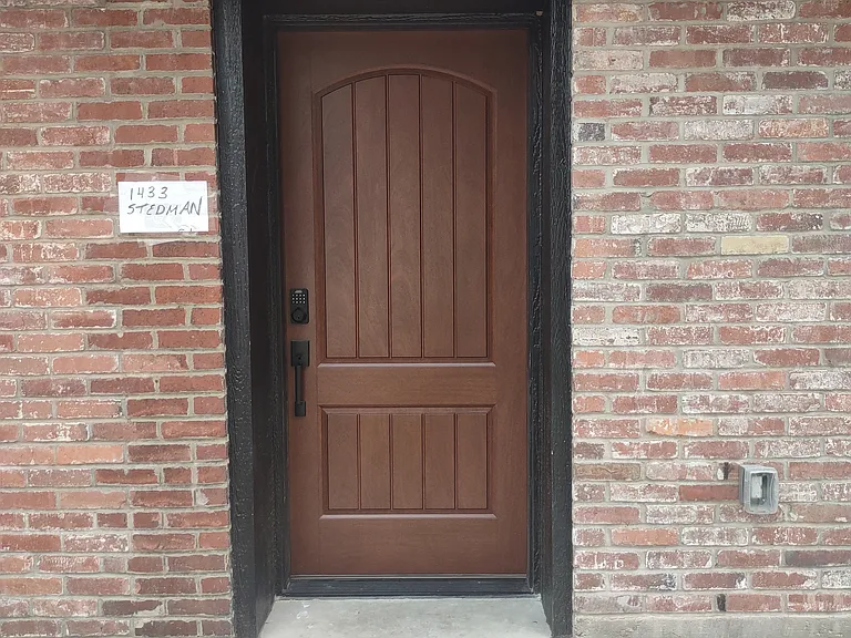 1433 Stedman St — Photo 2