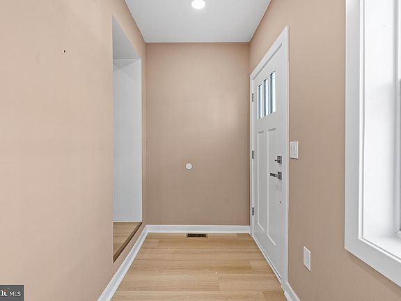 4th image of 2131 S Alden St
