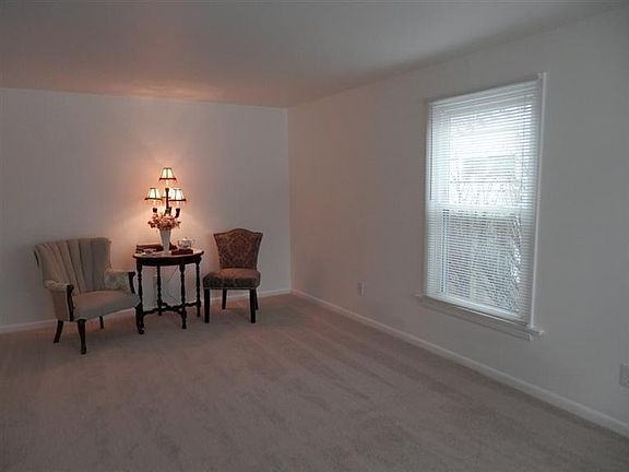 4th image of 825 Bellaire Ave