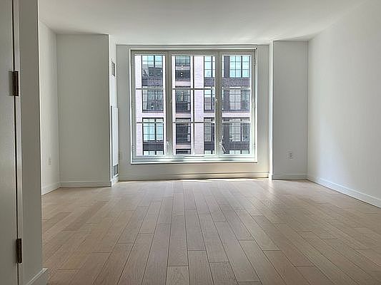 4th image of 535 W 43rd St APT N3e