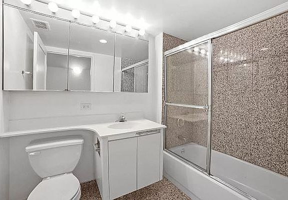 3rd image of 207 E 37th St #5G_